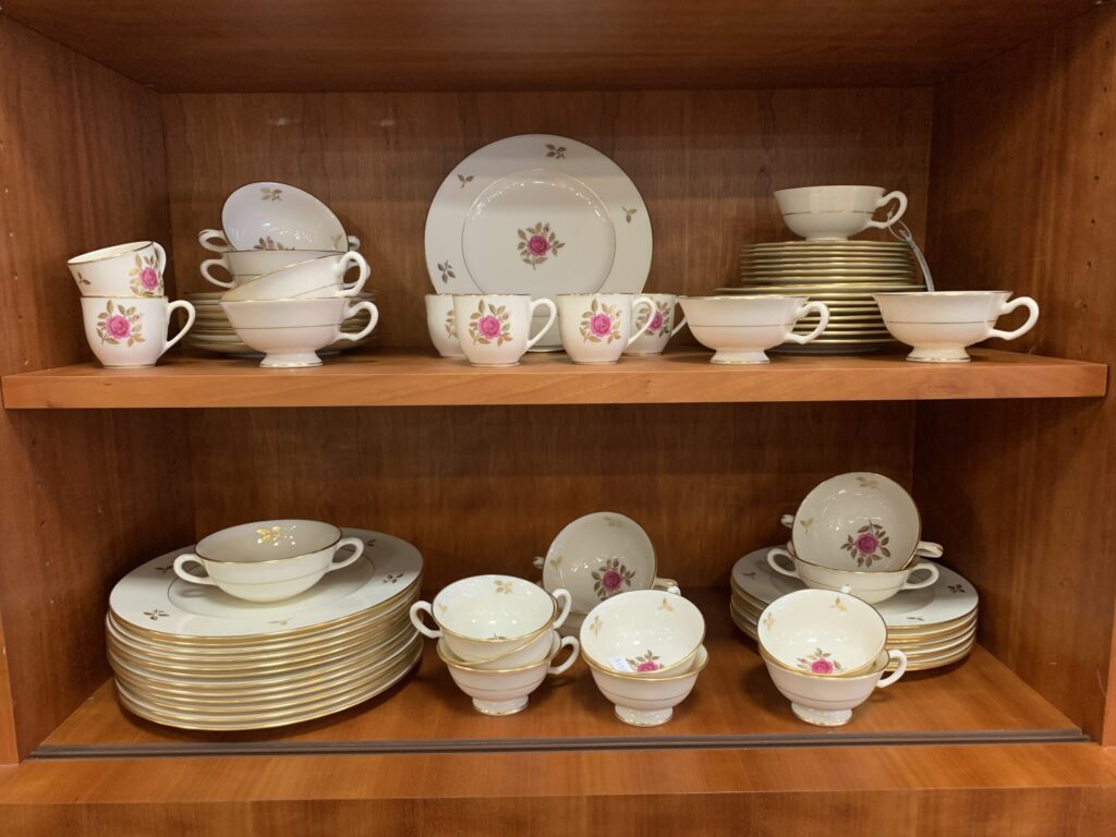 What is the Difference between Fine China and Bone China